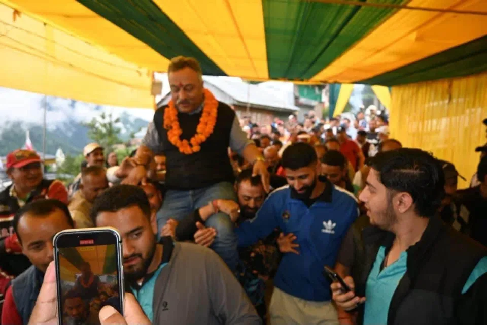 Garlanded welcome amid a large crowd