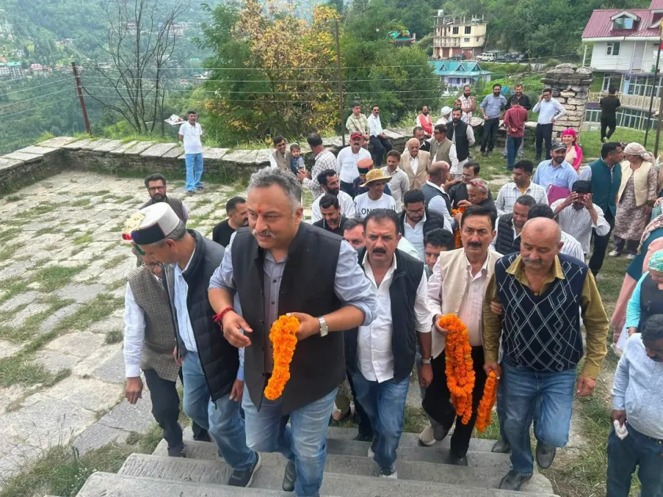 बाद में: नई सुविधा का फीता काटकर उद्घाटन