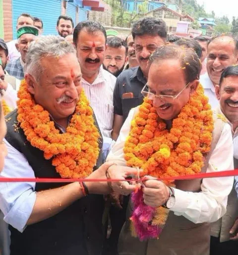 Ribbon cutting, close